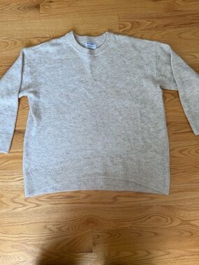 Old Navy Heather Cream Crewneck Sweater
